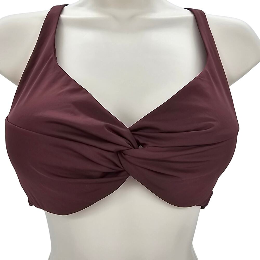 La Blanca Twist Front Bikini Top in Burgundy
